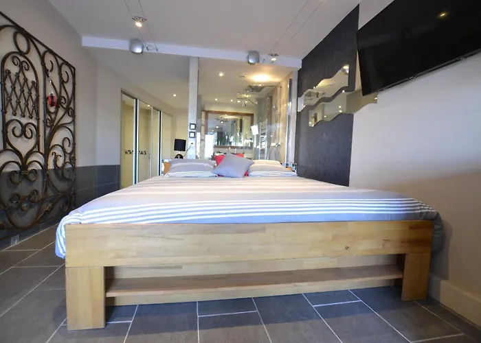 Naturiste Captive Heliopolis Fg 13 *