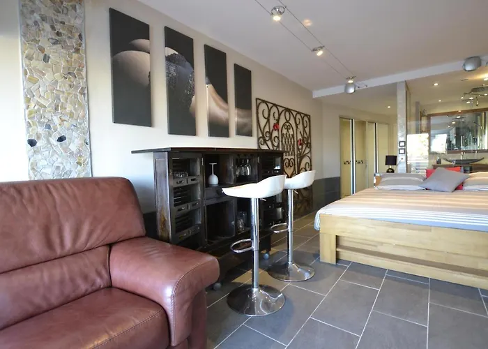 Naturiste Captive Heliopolis Fg 13 *