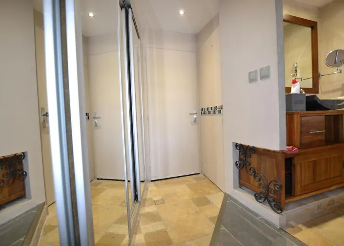 Naturiste Captive Heliopolis Fg 13