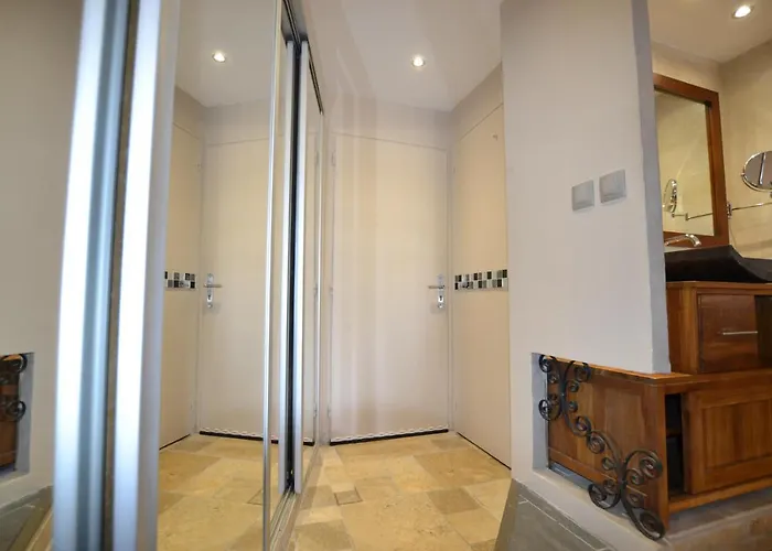 Naturiste Captive Héliopolis Fg 13 Agde